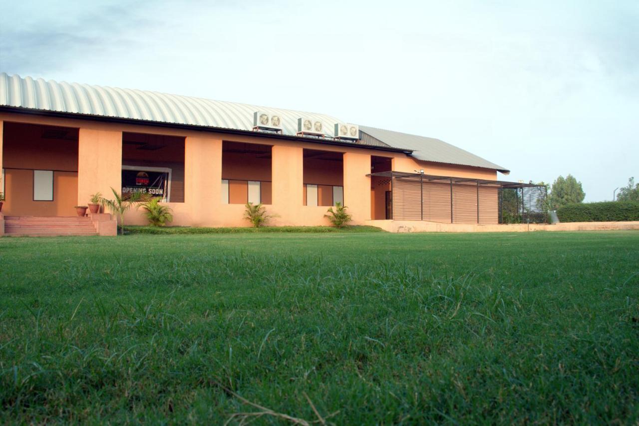 Santu Basil - An Eco Resort Bhavnagar Esterno foto
